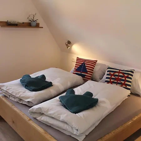 Boddenkahn Ferienhaus Born